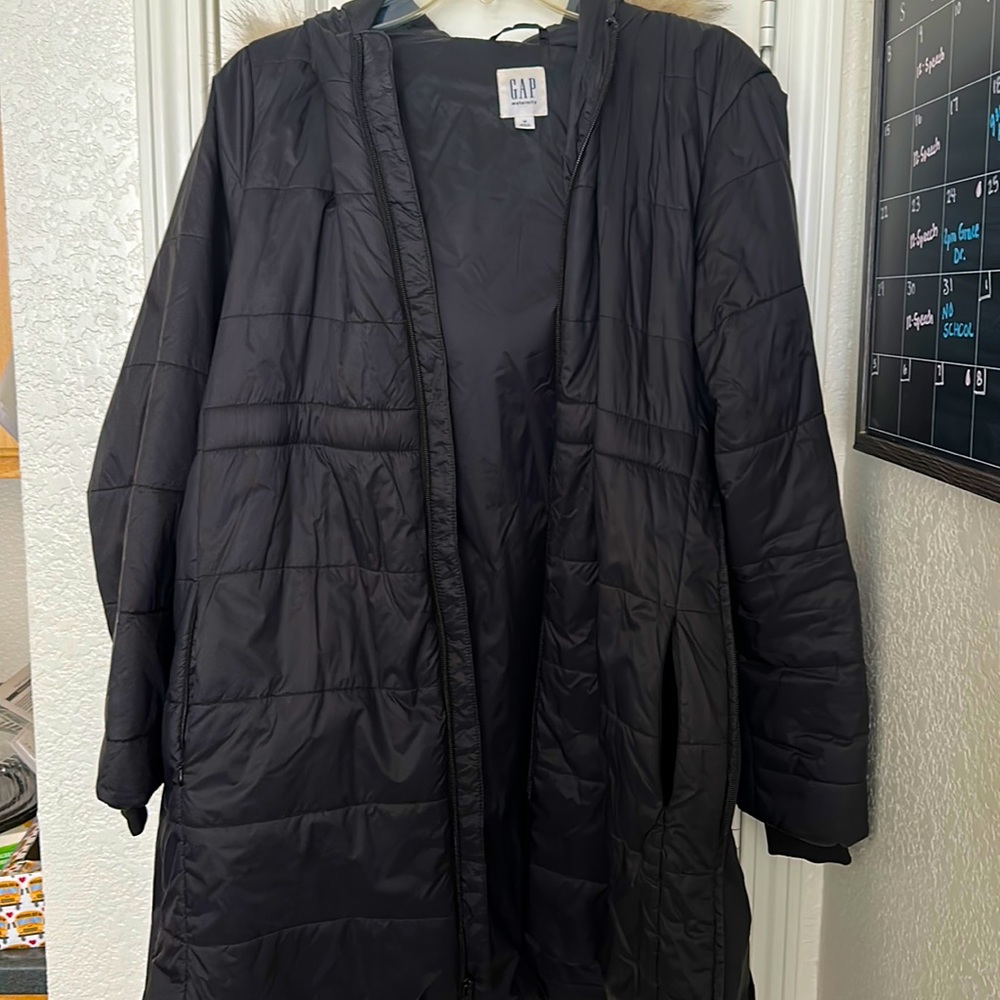 GAP maternity puffer coat with faux fur hood